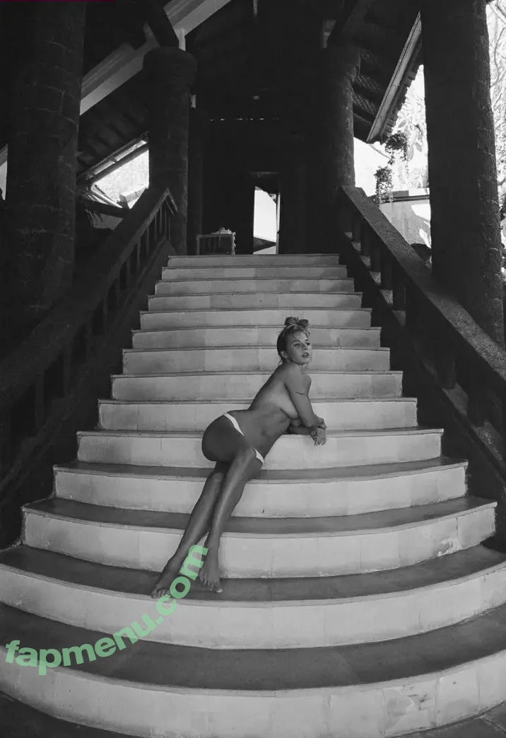 Noemie Neuens nude photo #0267 (noemieneuens)