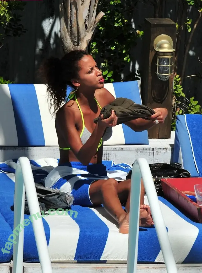 Noémie Lenoir nude photo #0020 (NoemieLenoirOff)