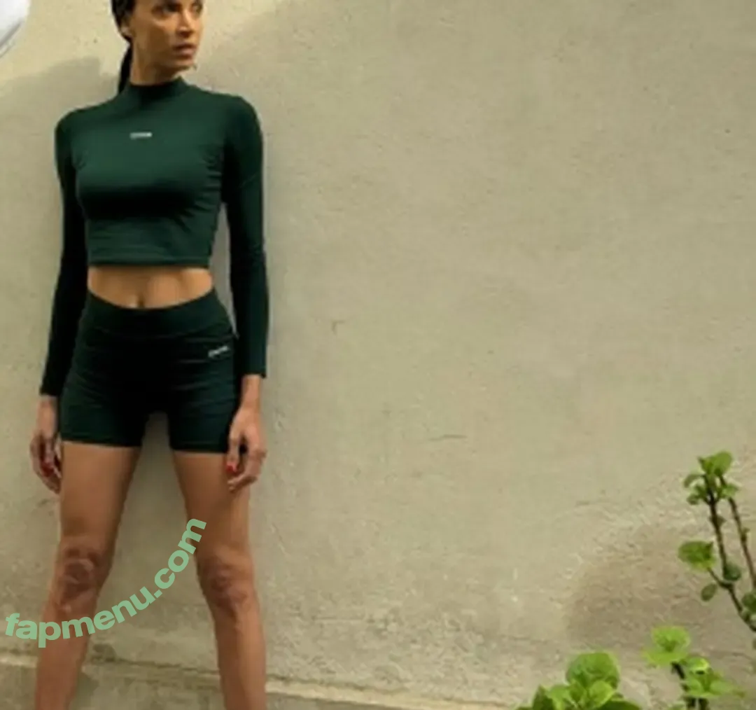 Noémie Lenoir nude photo #0173 (NoemieLenoirOff)