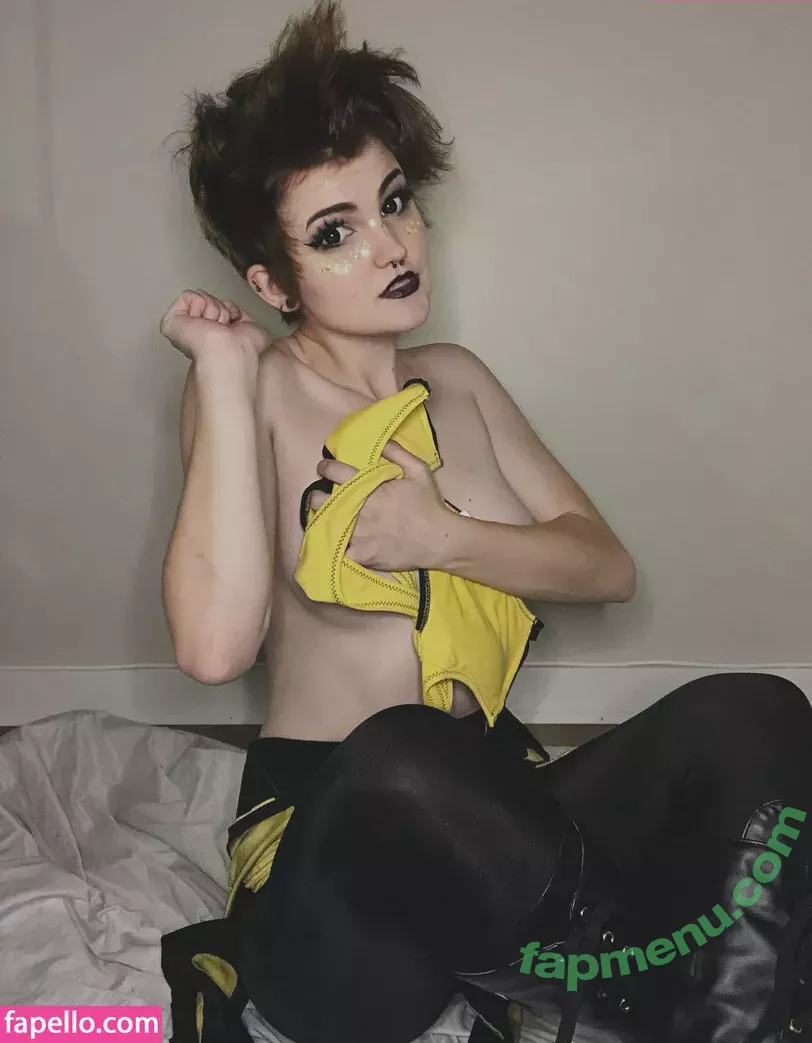 Nonbinate nude photo #1114 (M Blackburn)