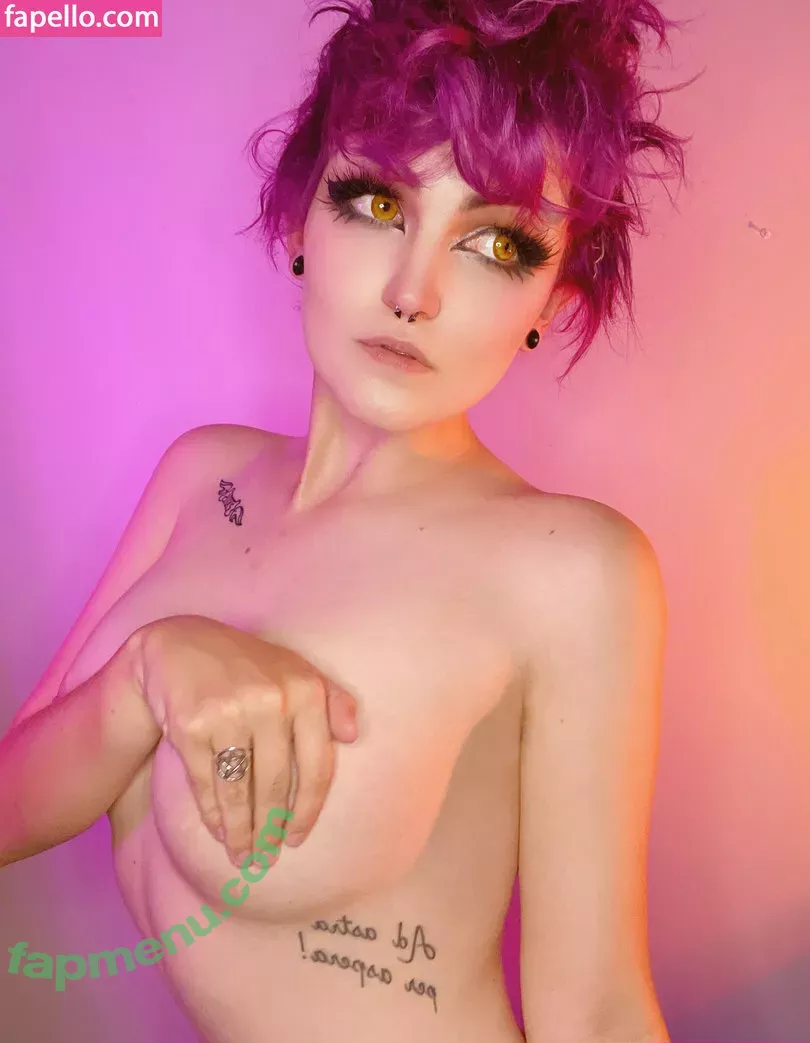 Nonbinate nude photo #1166 (M Blackburn)