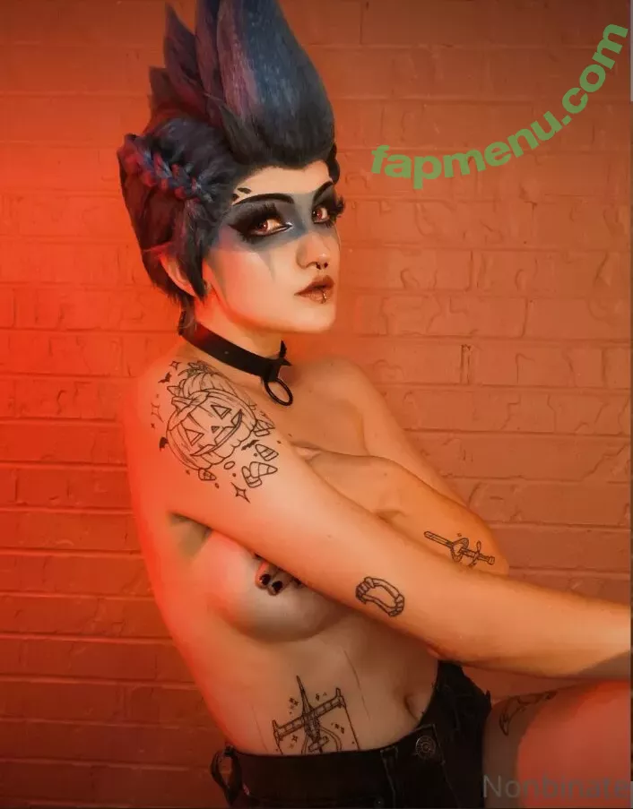 Nonbinate nude photo #1267 (M Blackburn)