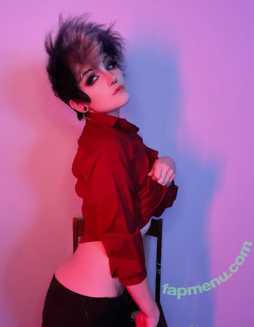 Nonbinate nude photo #1471 (M Blackburn)