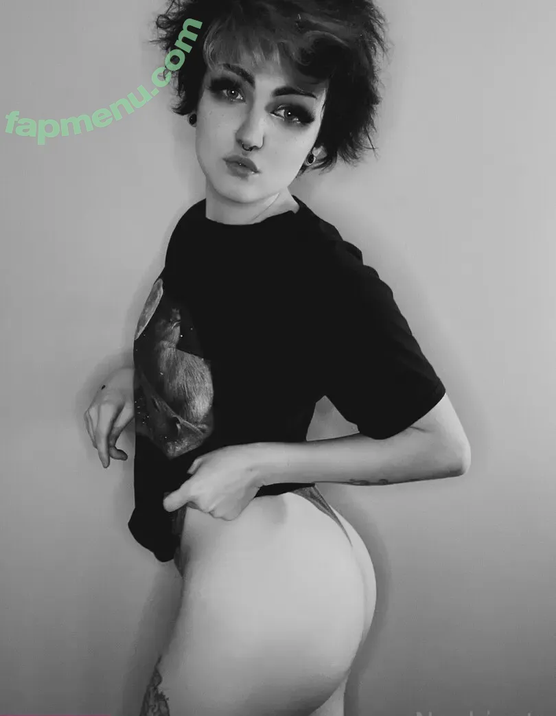 Nonbinate nude photo #1476 (M Blackburn)