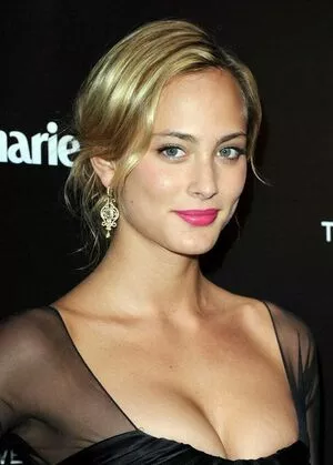 Nora Arnezeder / noraarnezederofficial nude photo #0034