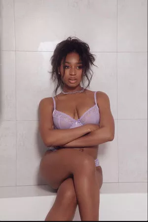 Normani / normani.sasha nude photo #0001