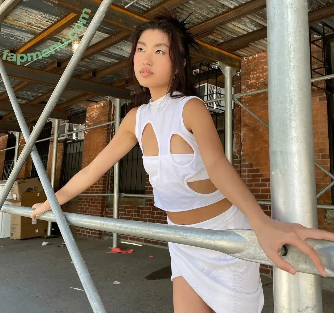 Notevenemily nude photo #0083 (stillnotemily)