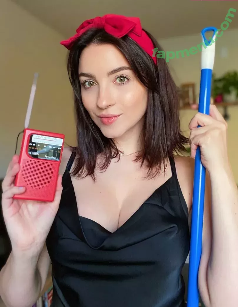 Novaleesi nude photo #0002 (Novaleesi)