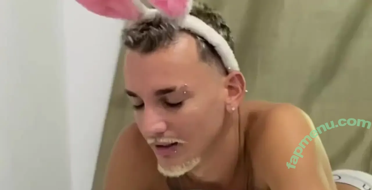 novin_scdot nude photo #0001 (gabscof)