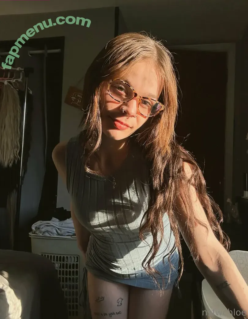 nsfw-chloe nude photo #0045 (perfect_angelgirl)