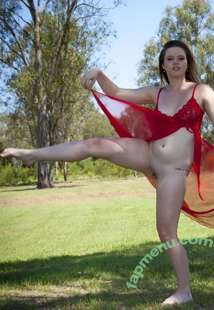 Nude-Muse nude photo #3189 (lucymuse / nude-muse.com)