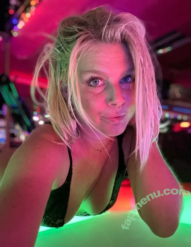 nudeblondeyogagirl nude photo #0005 (hannahshaller)