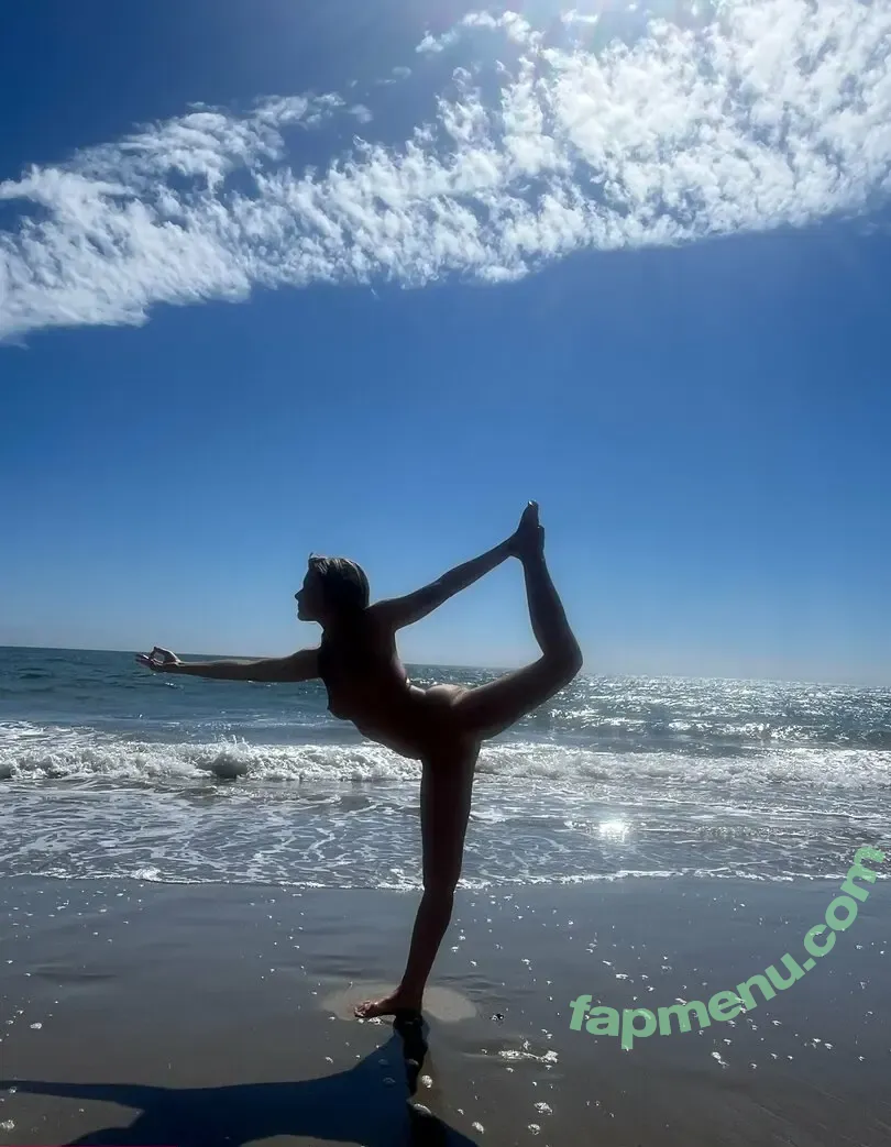 nudeblondeyogagirl nude photo #0088 (hannahshaller)
