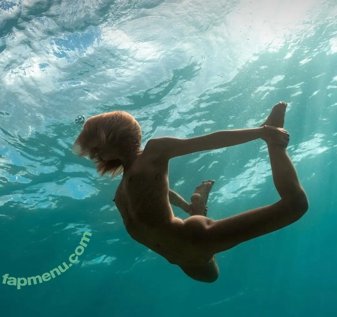 nudeblondeyogagirl nude photo #0091 (hannahshaller)