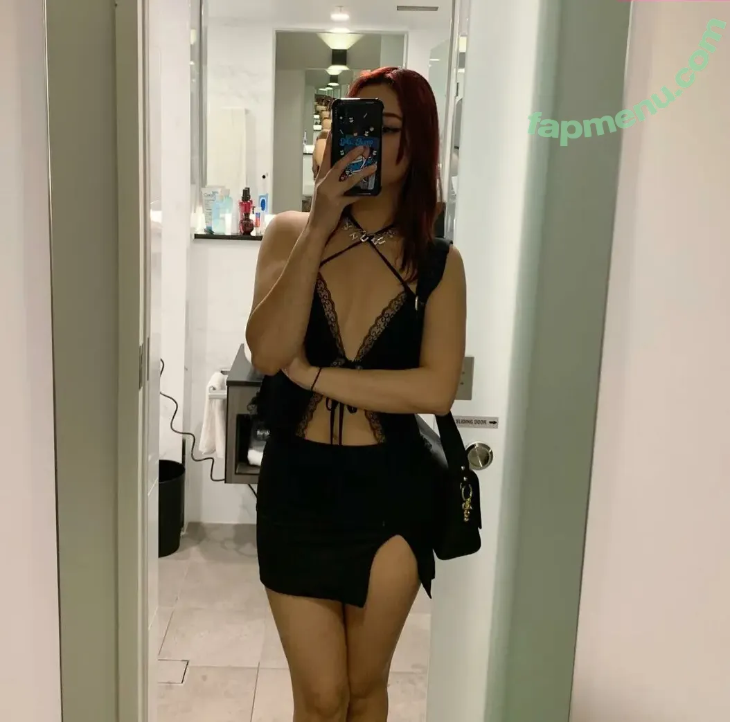 Nunubleu nude photo #0002 (Nunubleu)