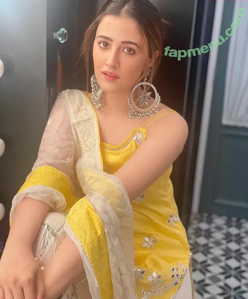 Nupur Sanon nude photo #0006 (Nupur Sanon)