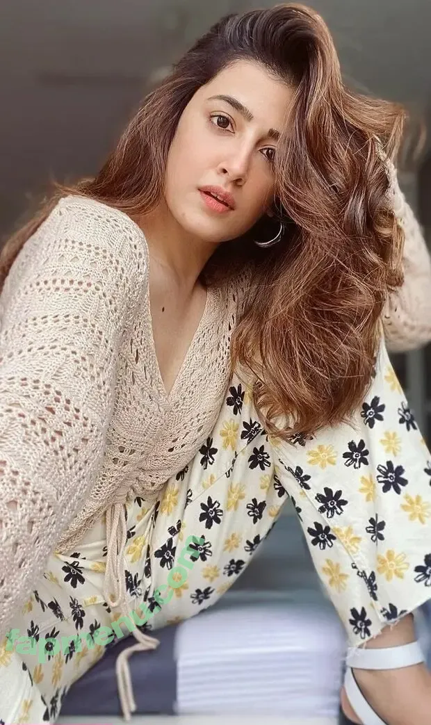 Nupur Sanon nude photo #0007 (Nupur Sanon)