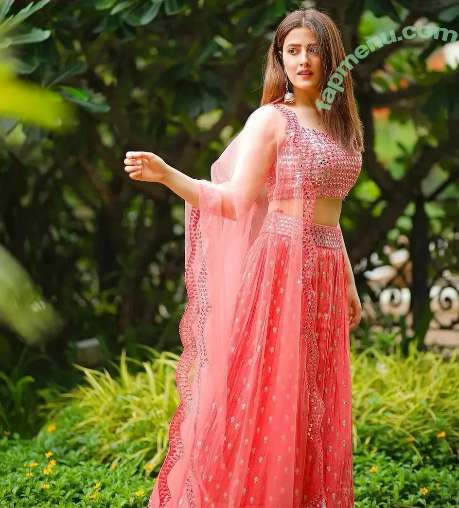 Nupur Sanon nude photo #0020 (Nupur Sanon)