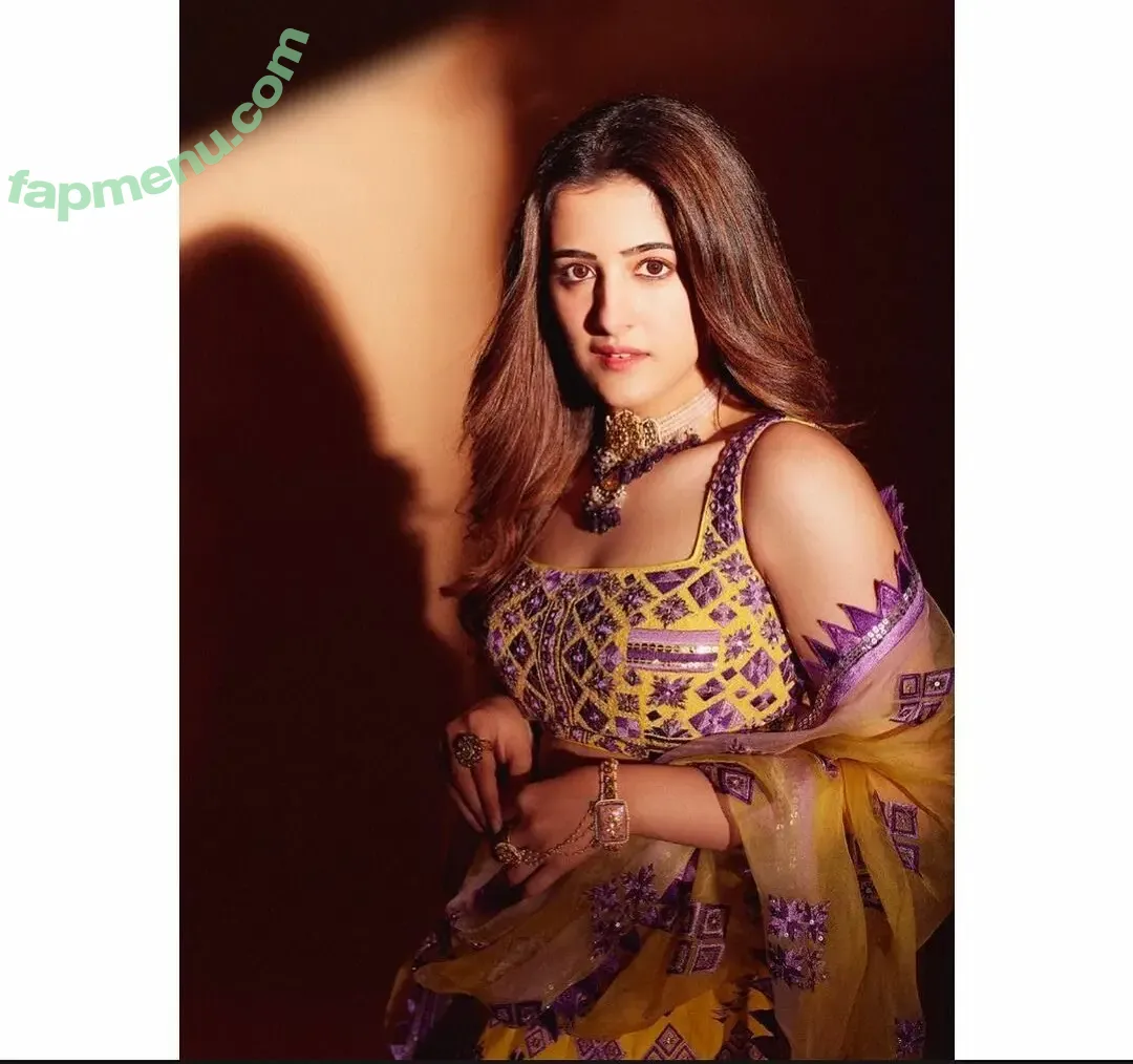 Nupur Sanon nude photo #0021 (Nupur Sanon)