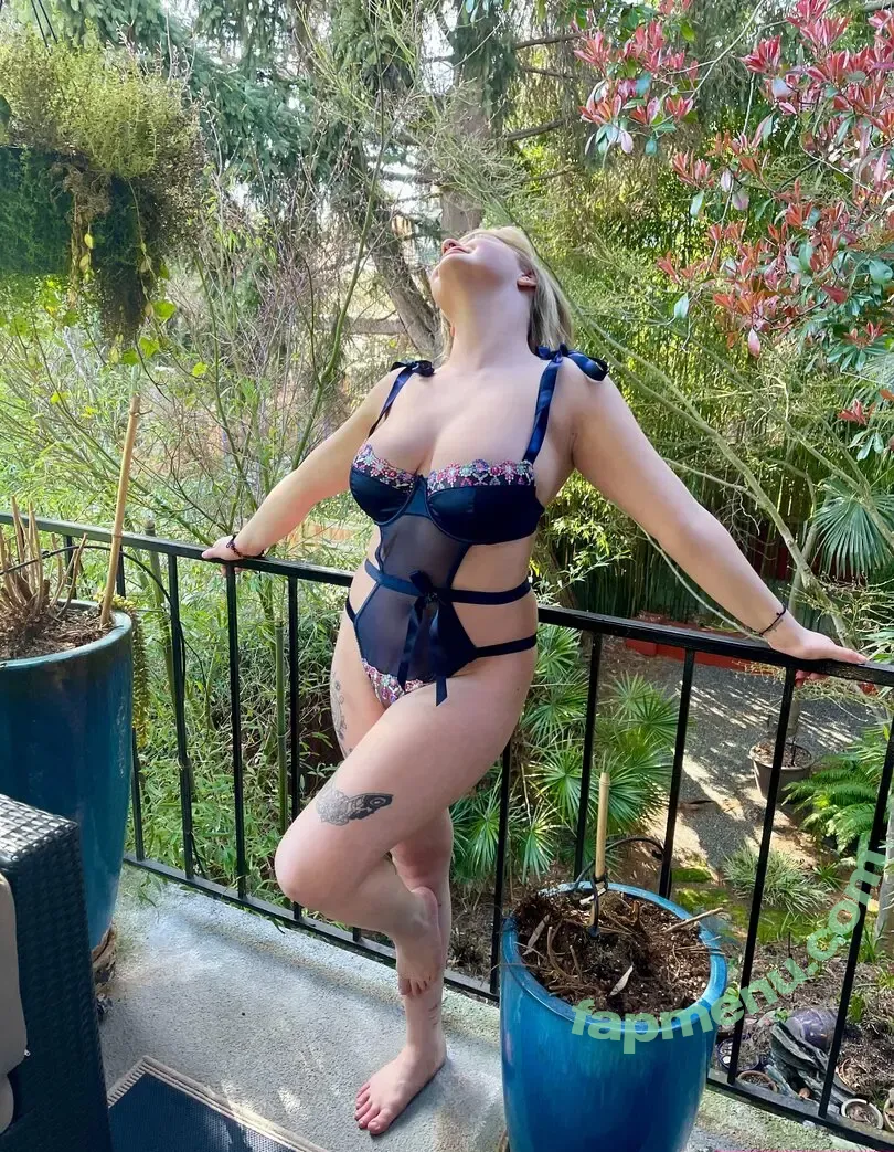nutonmybangs nude photo #0004 (nutonmybangz)