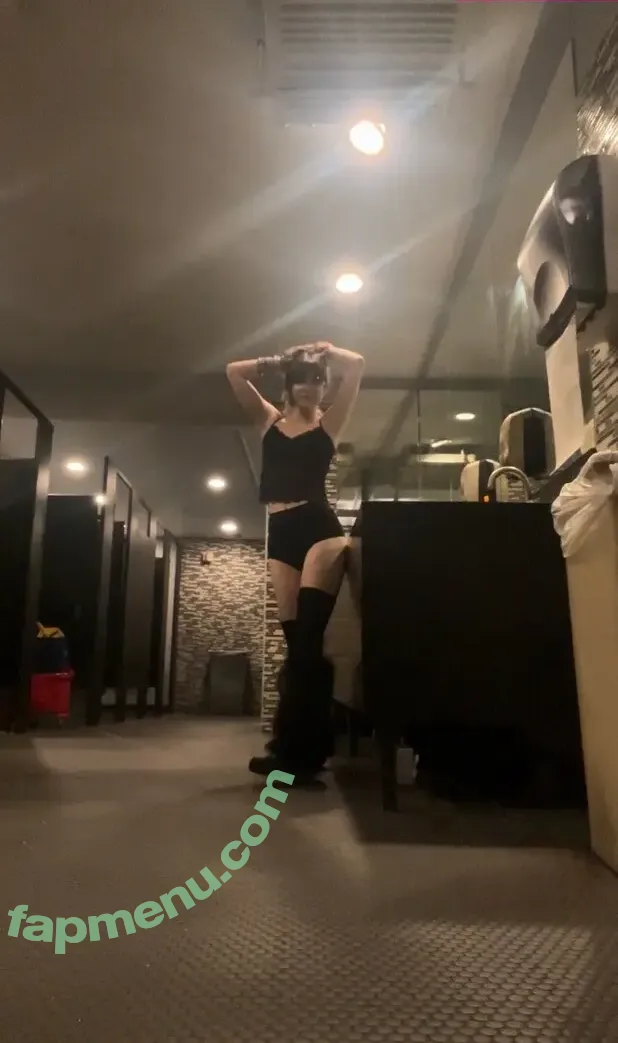 Nyannyancosplay nude photo #0049 (Nyannyancosplay)