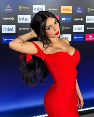 Nyvi Estephan / Discussão / nyviestephan nude photo #0806