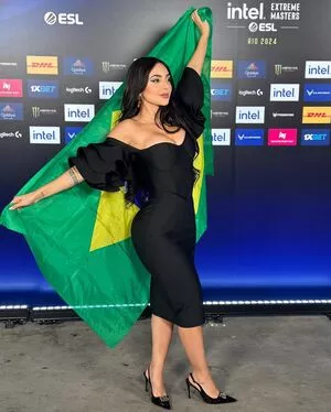 Nyvi Estephan / Discussão / nyviestephan nude photo #0817