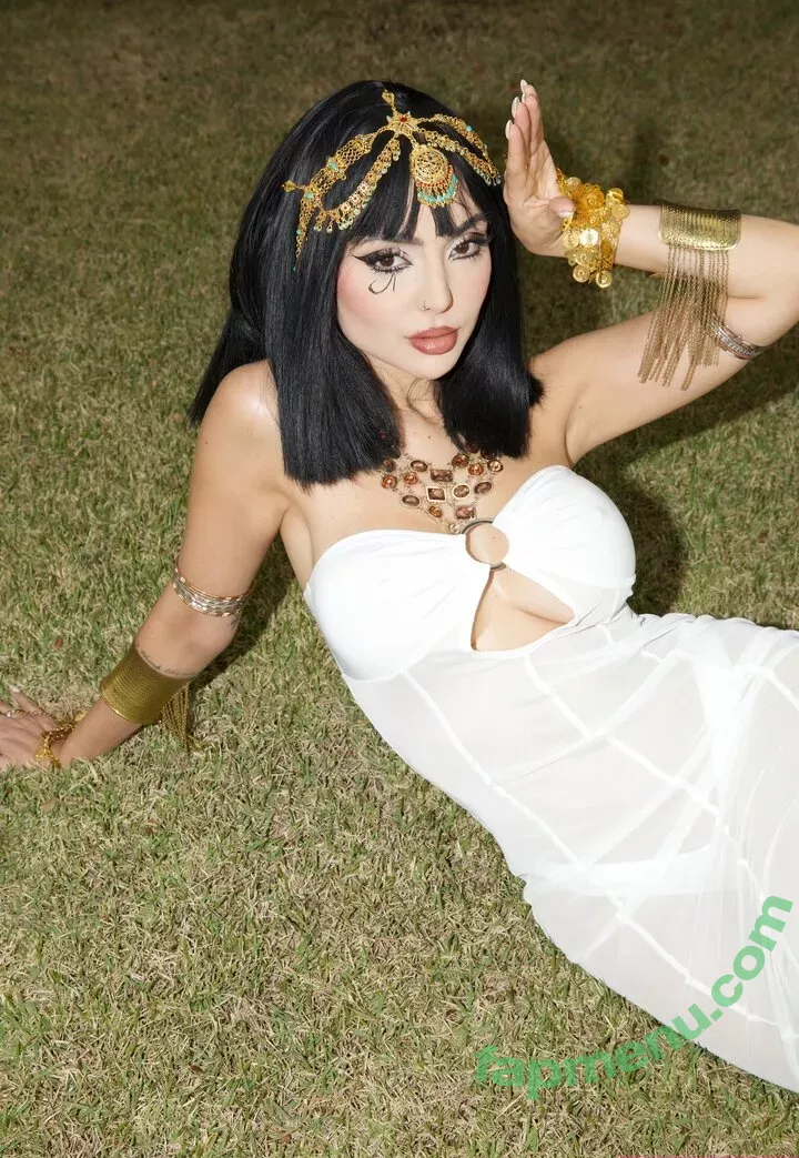 Nyvi Estephan nude photo #0641 (Discussão / nyvi_estephan / nyviestephan)