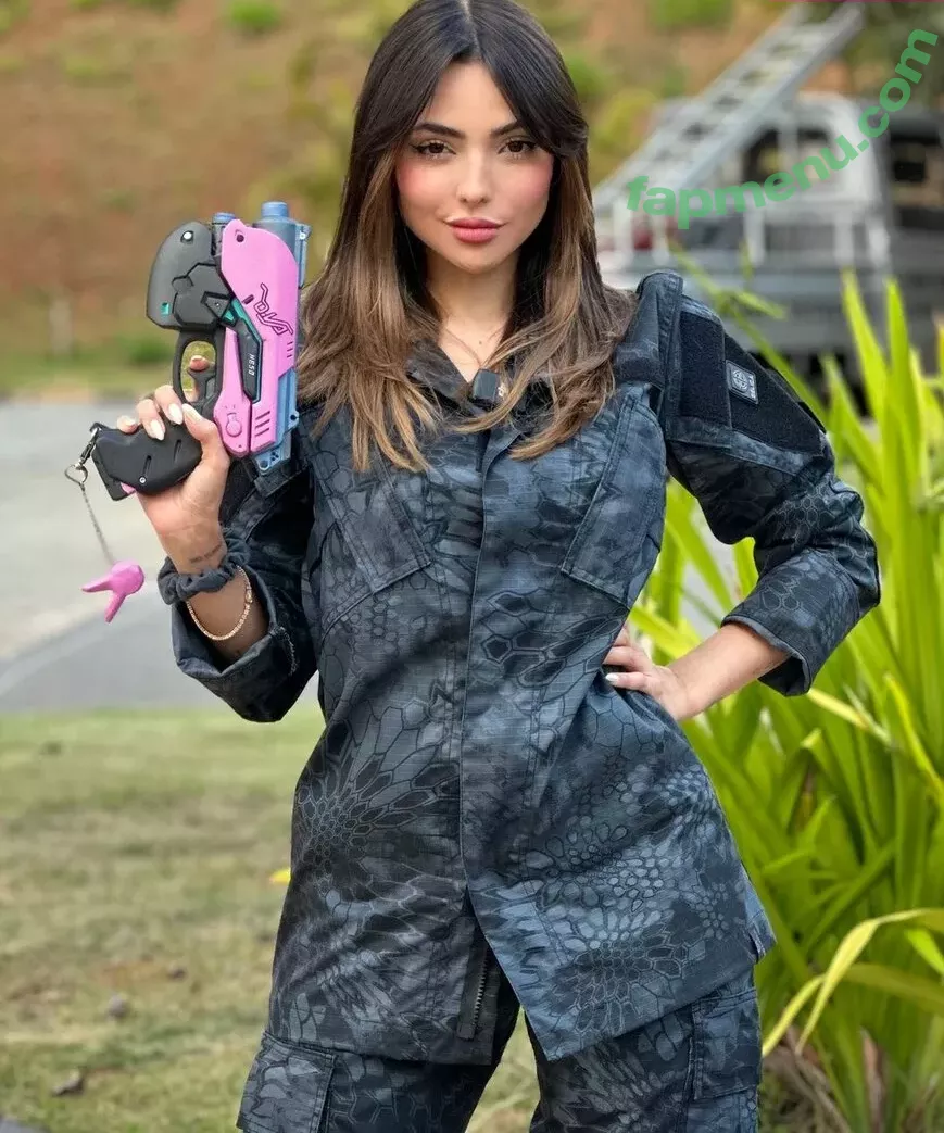 Nyvi Estephan nude photo #0658 (Discussão / nyvi_estephan / nyviestephan)