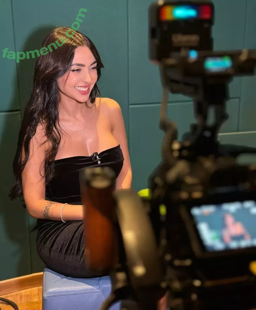 Nyvi Estephan nude photo #0701 (Discussão / nyvi_estephan / nyviestephan)