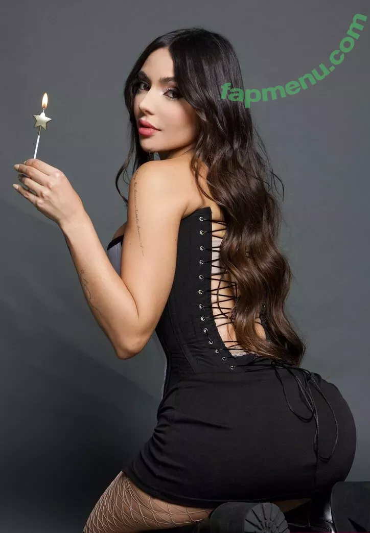 Nyvi Estephan nude photo #0705 (Discussão / nyvi_estephan / nyviestephan)