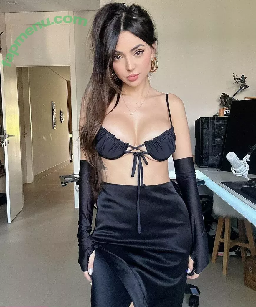 Nyvi Estephan nude photo #0726 (Discussão / nyvi_estephan / nyviestephan)