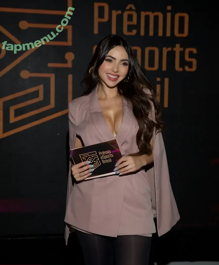 Nyvi Estephan nude photo #1140 (Discussão / nyvi_estephan / nyviestephan)