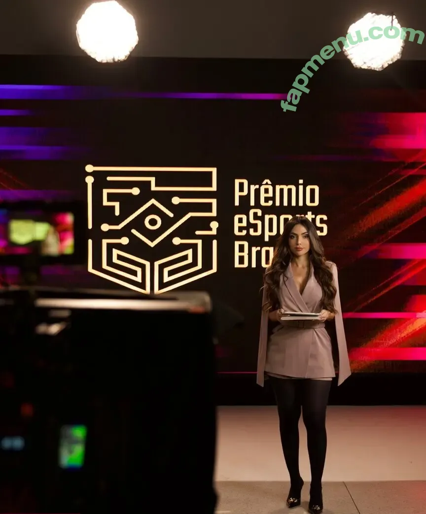 Nyvi Estephan nude photo #1143 (Discussão / nyvi_estephan / nyviestephan)