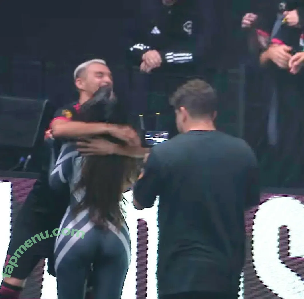 Nyvi Estephan nude photo #1181 (Discussão / nyvi_estephan / nyviestephan)