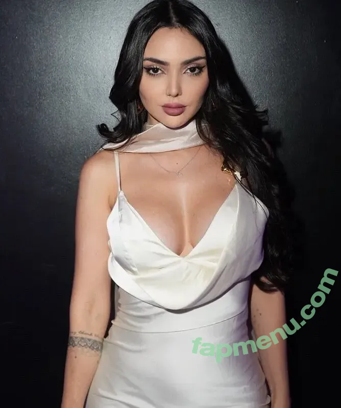 Nyvi Estephan nude photo #1205 (Discussão / nyvi_estephan / nyviestephan)