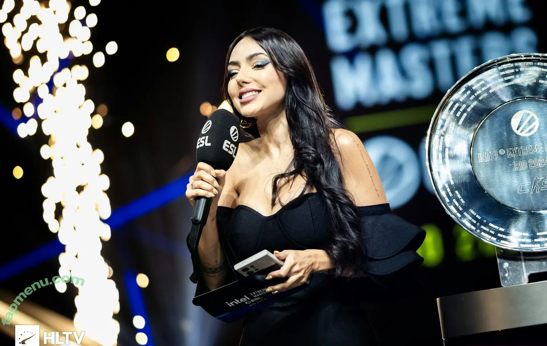 Nyvi Estephan nude photo #1223 (Discussão / nyvi_estephan / nyviestephan)