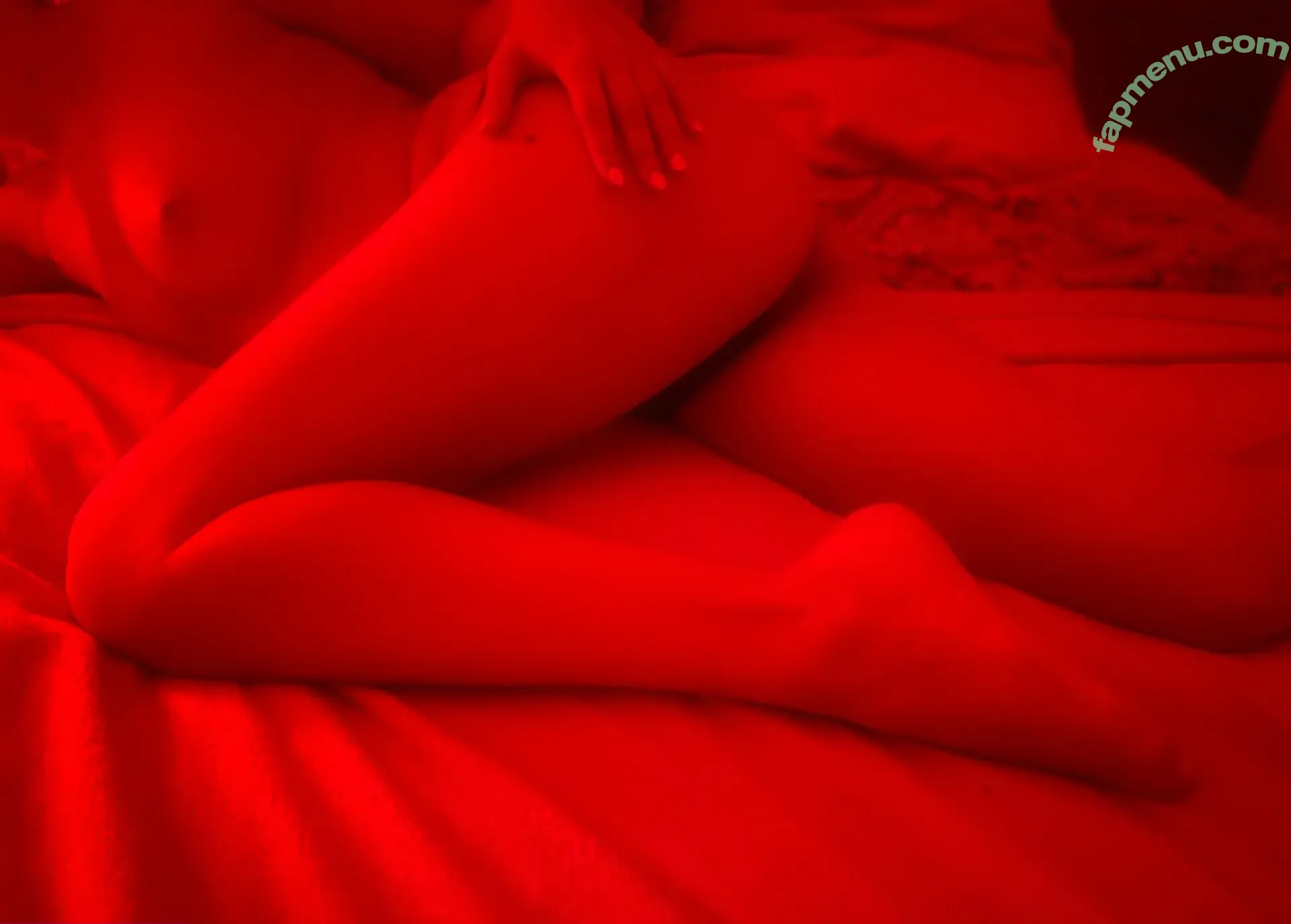 nyxianlunarisoff nude photo #0024 (nyxianlunarisoff)