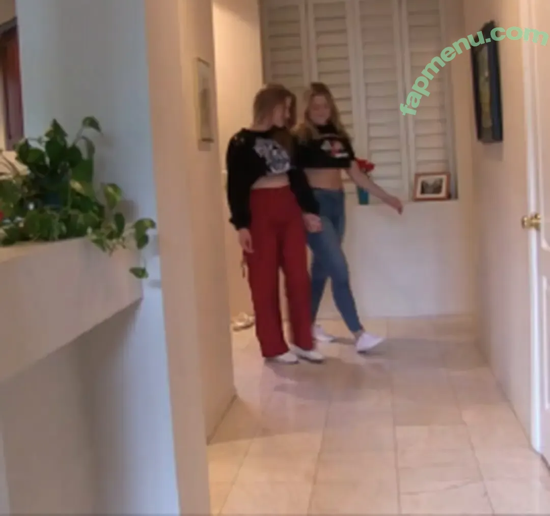 Octavia Red nude photo #1617 (BERRY / OctaviaXRed / octaviared / x.redclouds)