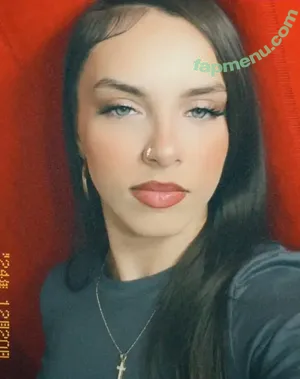 Odtitahw / Ema nude photo #0002