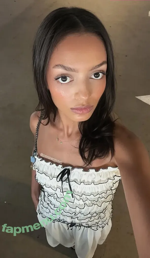 Official.Anaiis nude photo #0200 (React girl)