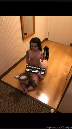 officialkylie / officialkyliequinn nude photo #0016