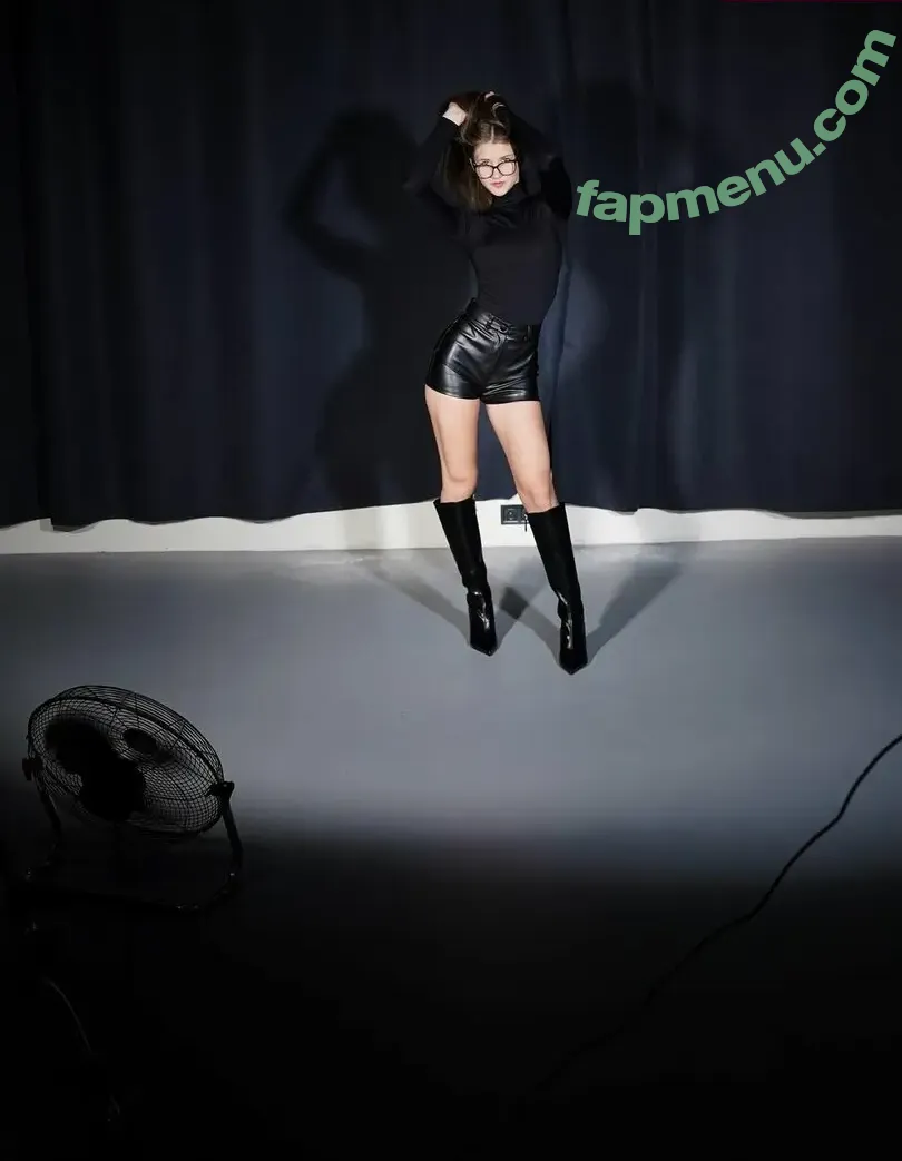 oksankabey nude photo #0025 (oksankabey)