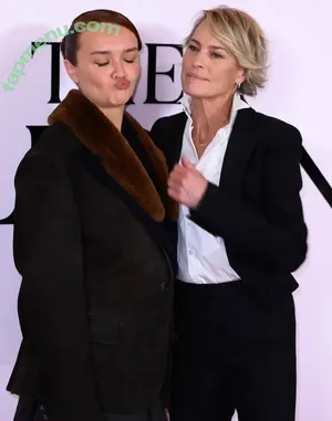 Olivia Cooke / livkatecooke nude photo #0728