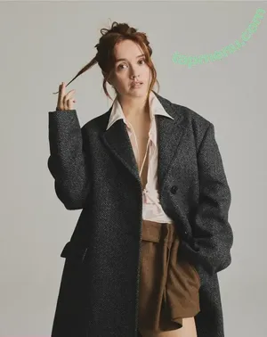 Olivia Cooke / livkatecooke nude photo #0741