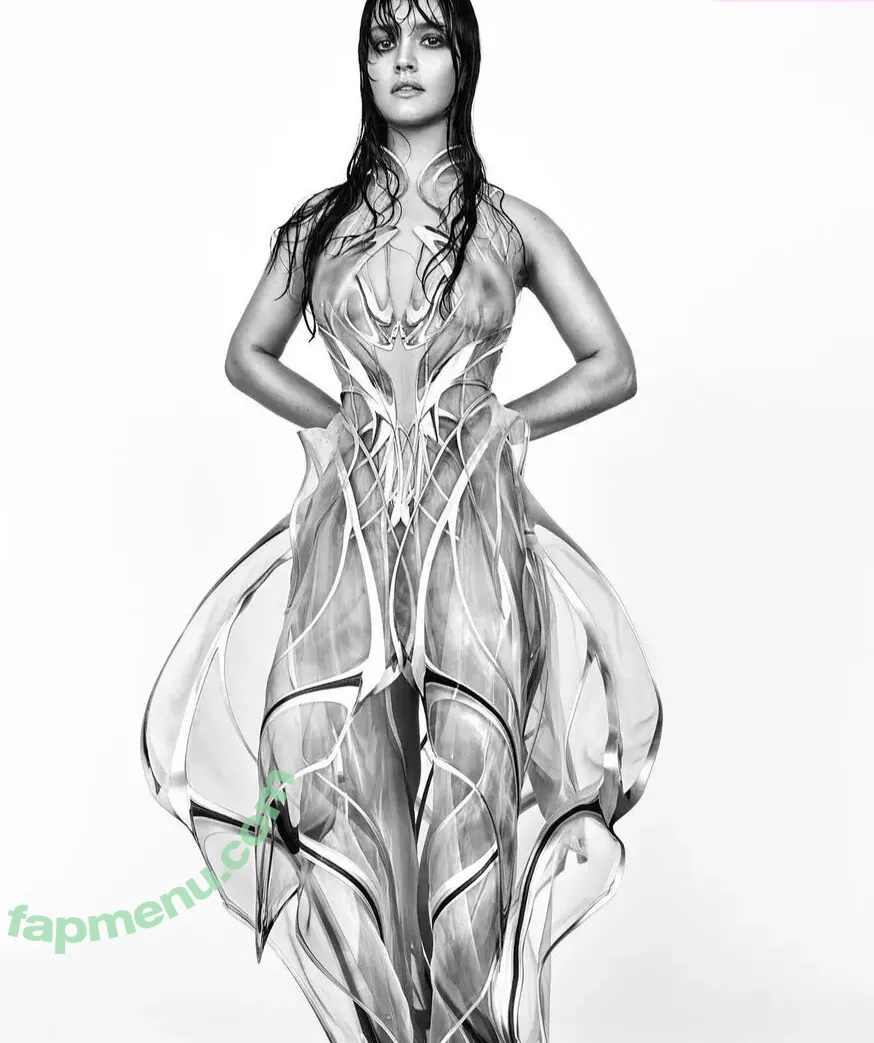 Olivia Cooke nude photo #0066 (livkatecooke)