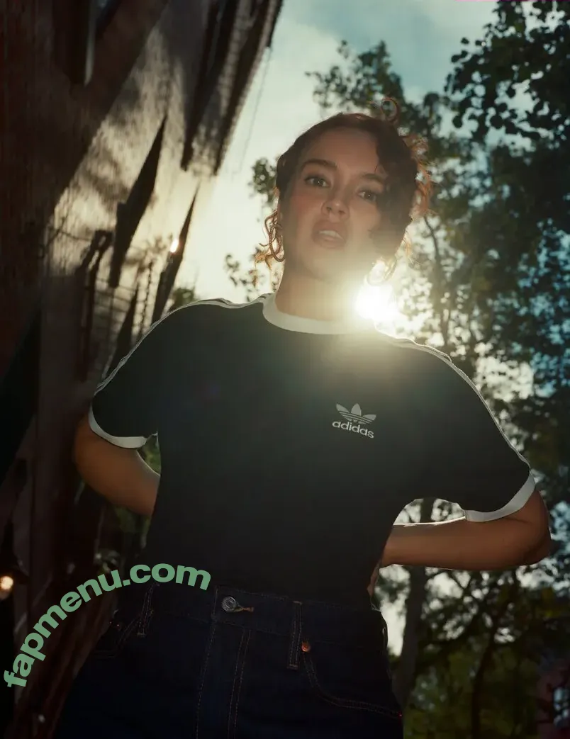 Olivia Cooke nude photo #0825 (livkatecooke)