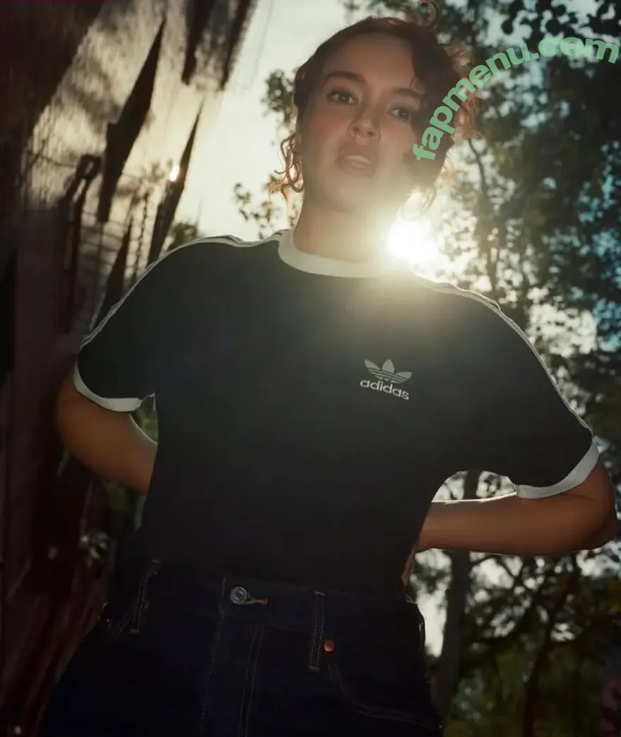 Olivia Cooke nude photo #0831 (livkatecooke)