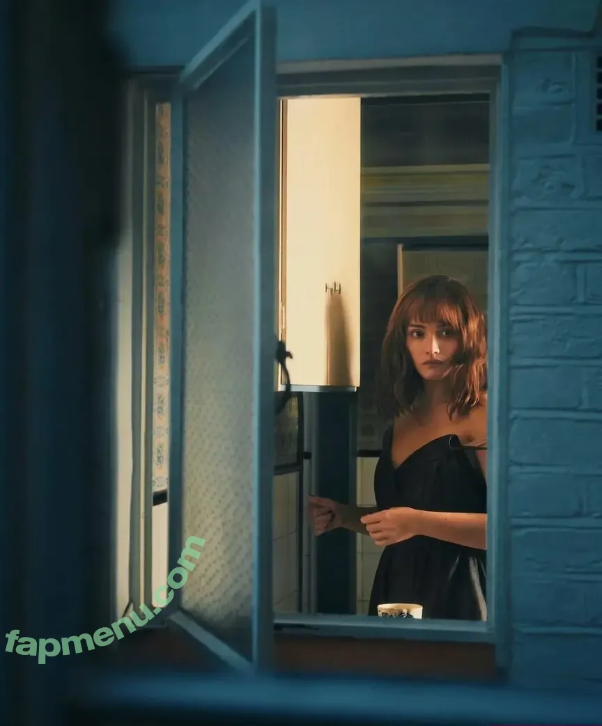 Olivia Cooke nude photo #0855 (livkatecooke)