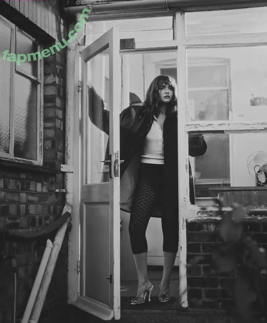 Olivia Cooke nude photo #0859 (livkatecooke)